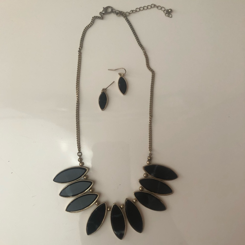 Black and gold necklace and earrings set!!